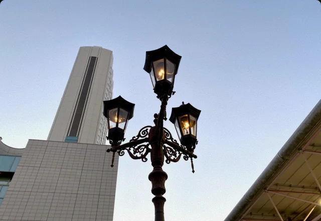 金山南ビルとガス燈